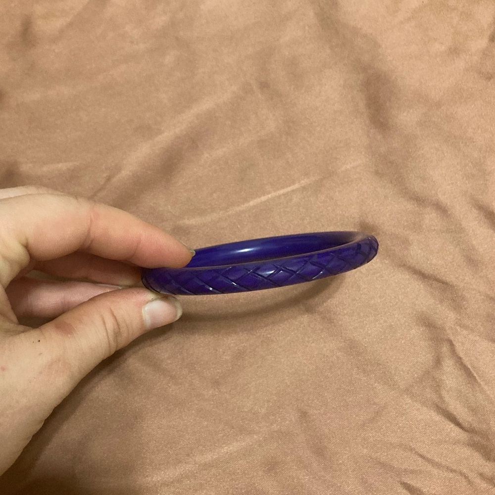 Splendette Classic Narrow Indigo Heavy Carve Fakelite Bangle